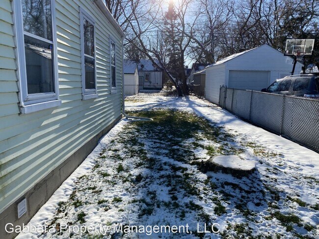 Foto del edificio - 3 br, 1.5 bath House - 18598 Kenosha
