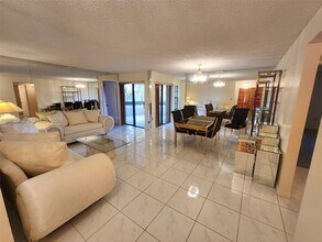 Building Photo - 8827 SW 123rd Ct