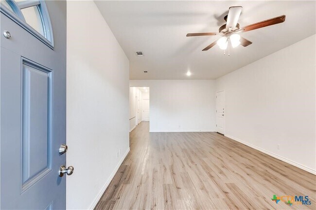 Building Photo - 3505 Abraham Dr