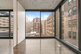 Building Photo - 753 S Clark St
