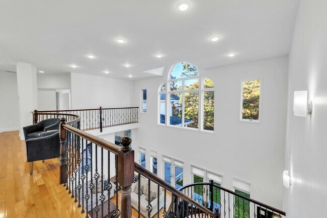 Foto del edificio - 10 Bay Woods Dr