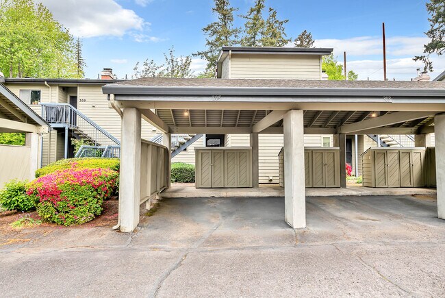 305 Country Club Rd Unit 305 Country Club, Eugene, OR 97401 - Condo for