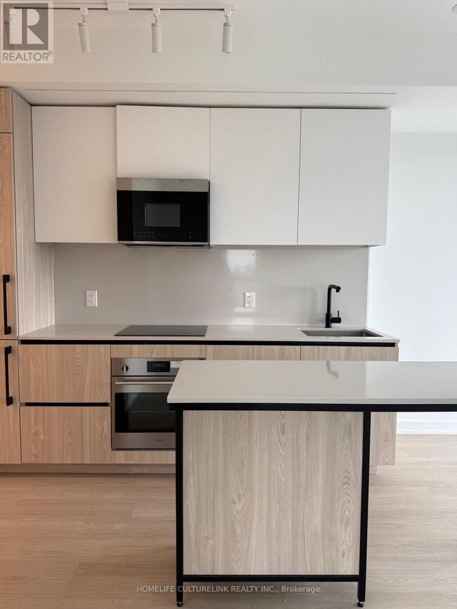 Building Photo - 699 Sheppard Ave E