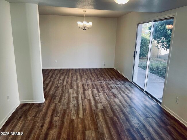 Foto del edificio - 5141 E Blanche Dr