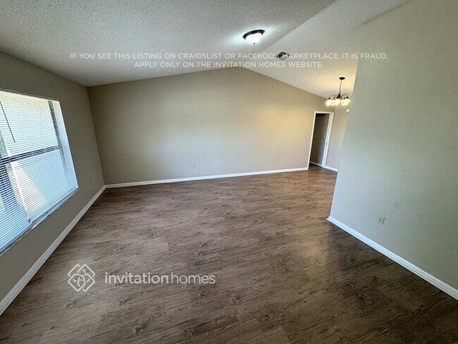 Foto del edificio - 26097 Dolman Ct