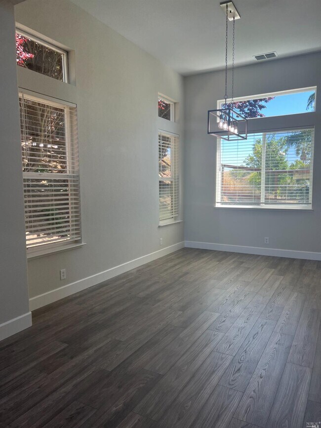 Building Photo - 2454 Whispering Oaks Dr