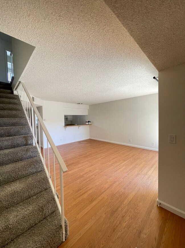 Foto del edificio - Southside Renovated 2 Bdrm Condo