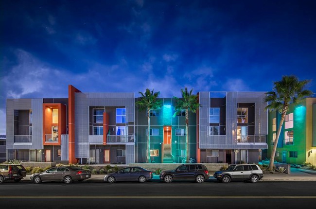 Building Photo - 880 Camino Del Sur