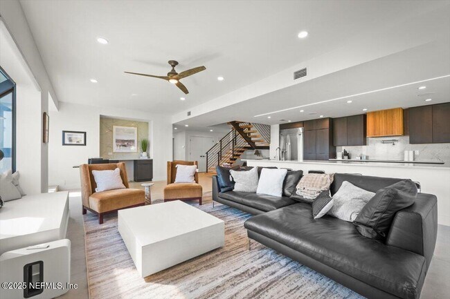 Foto del edificio - 739 Spinnakers Reach Dr