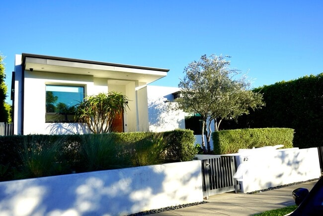 Photo - 738 N Sierra Bonita Ave House