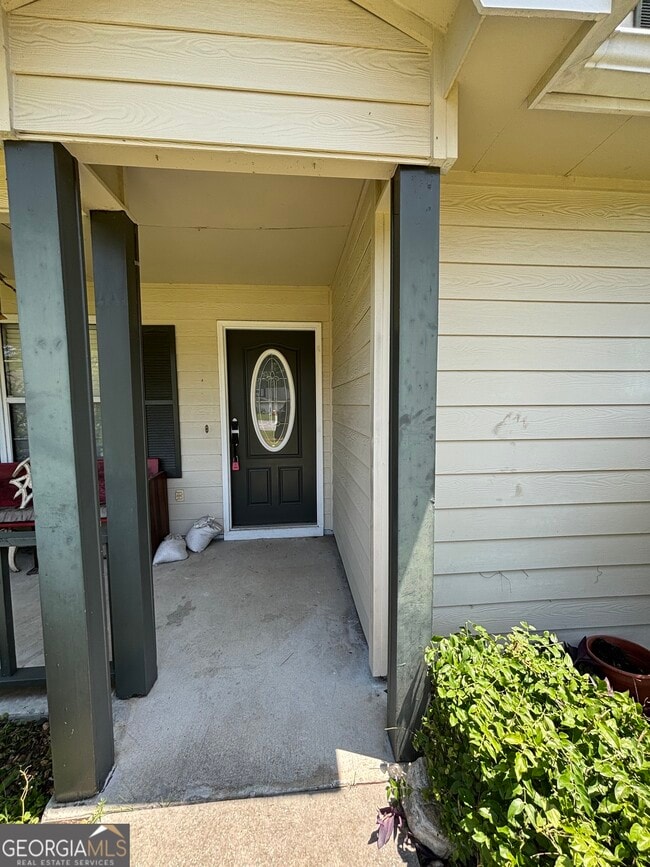 Building Photo - 303 Foxwood Dr