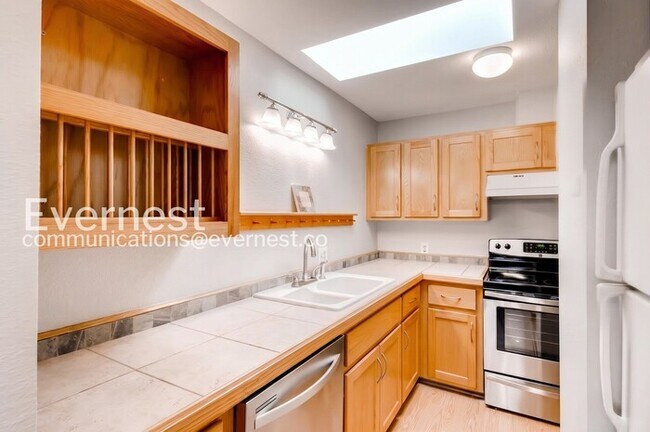 Foto del edificio - 6455 E Bates Ave