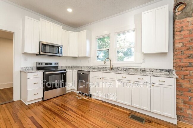 Building Photo - 410 Beaumont St SW