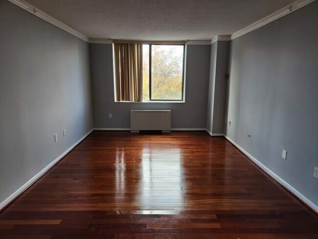 Foto del edificio - 3701 S George Mason Dr