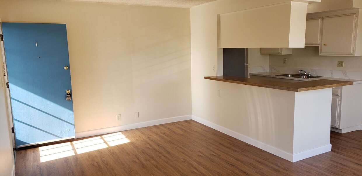 Foto principal - 3835 E 1st St