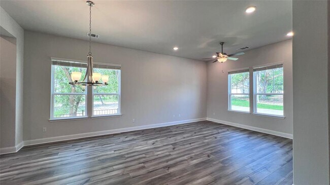 Foto del edificio - 276 Reveille Dr