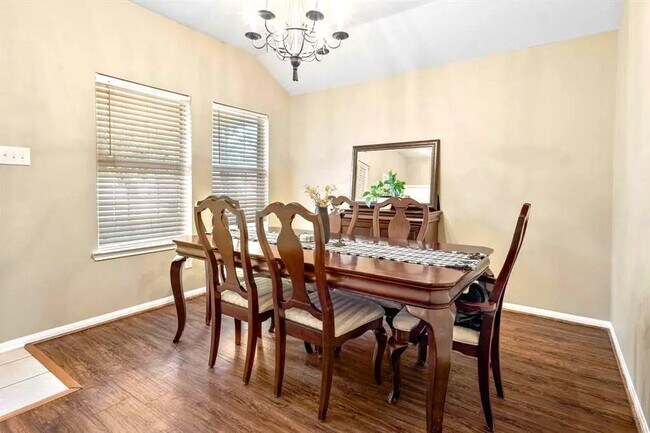 Building Photo - 16827 Tree Star Ln