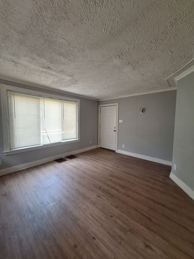 Building Photo - 15716 Cherrylawn St