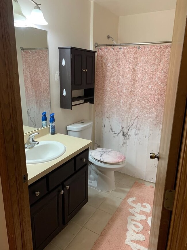 Full Upstairs Bathroom - 6608 Radford Dr