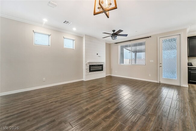 Building Photo - 900 Lotus Falls St