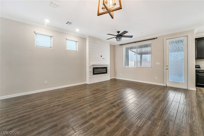 Foto del edificio - 900 Lotus Falls St