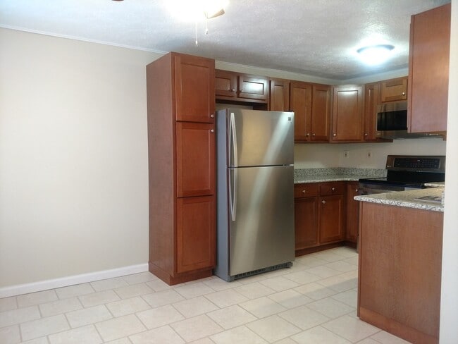 Building Photo - Beautiful Townhouse in Quail Run Community