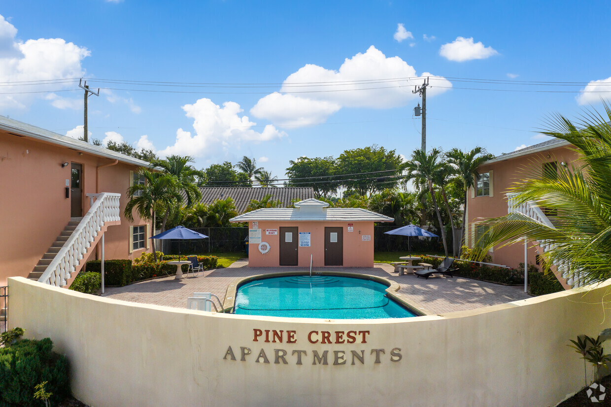 Foto principal - Pine Crest Apartments