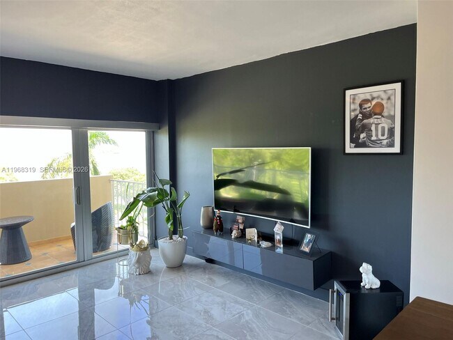 Foto del edificio - 880 NE 69th St