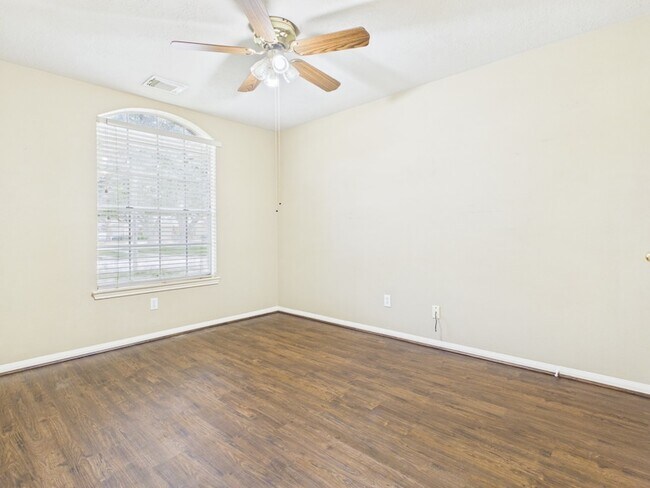 Building Photo - 3914 Cyril Dr