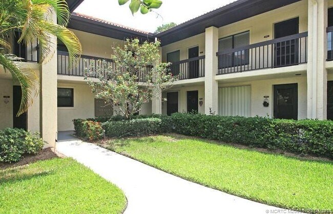 Foto del edificio - 300 SW South River Dr