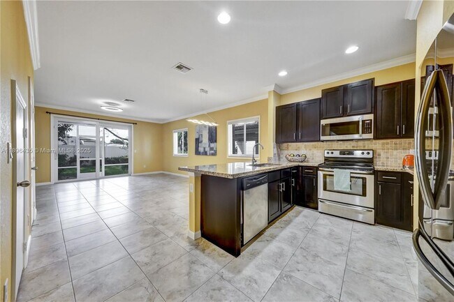 Foto del edificio - 346 NE 47th Pl