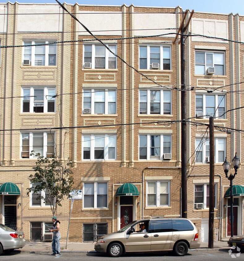 Building Photo - 6112 Park Ave