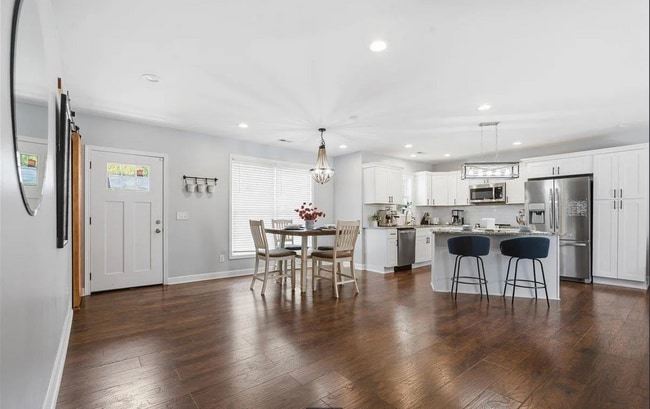Photo - Contemporary Elegance Meets Greenville Convenience House