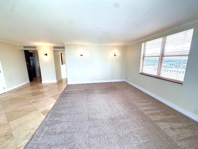Building Photo - 1 Las Olas Cir