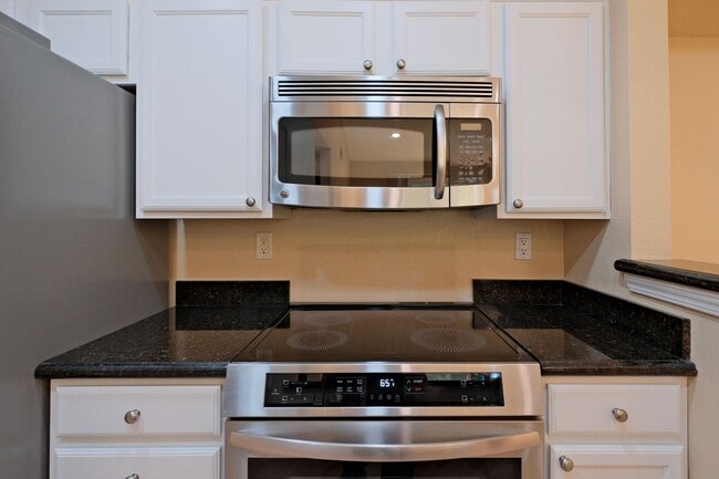 Building Photo - Fabulous 2 bedroom condo for rent in San R...