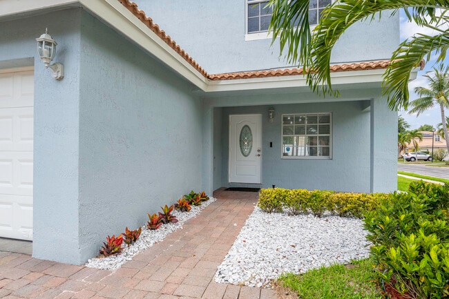 Building Photo - 3460 Commodore Ct