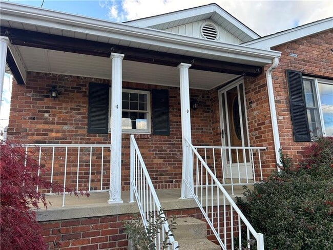 Building Photo - 414 Plum Ave