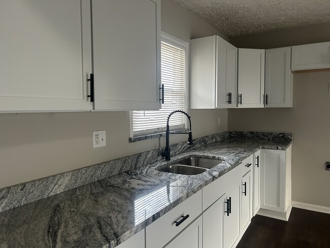 Photo - 5707 Gateway Dr House