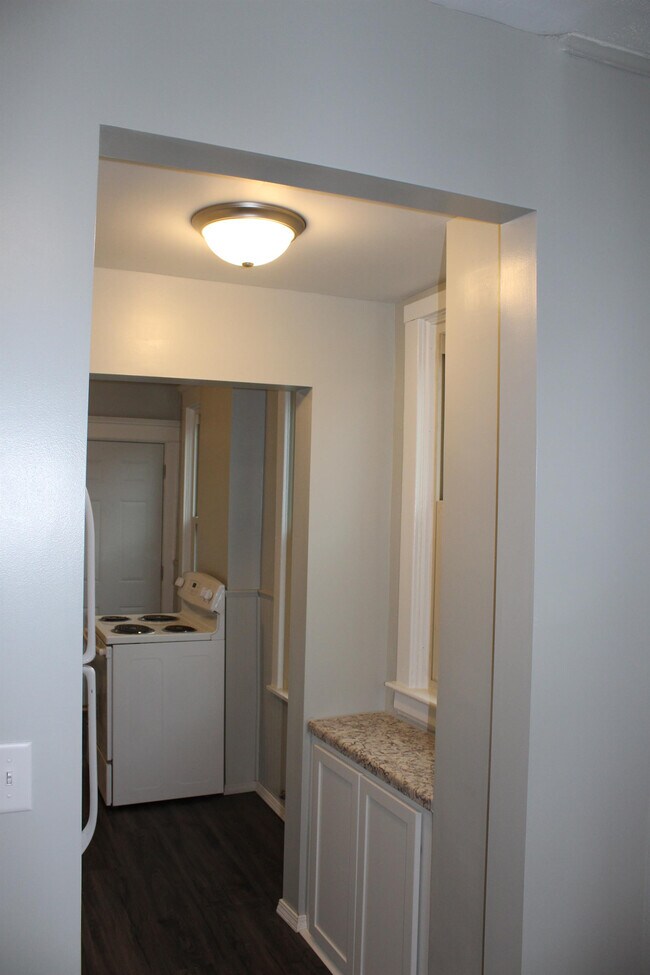 Foto del edificio - 812 E 2nd St