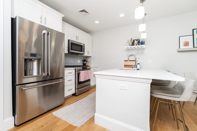 Foto del edificio - 545 E 3rd St