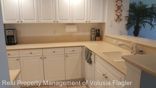 Foto del edificio - 4622 Links Village Dr