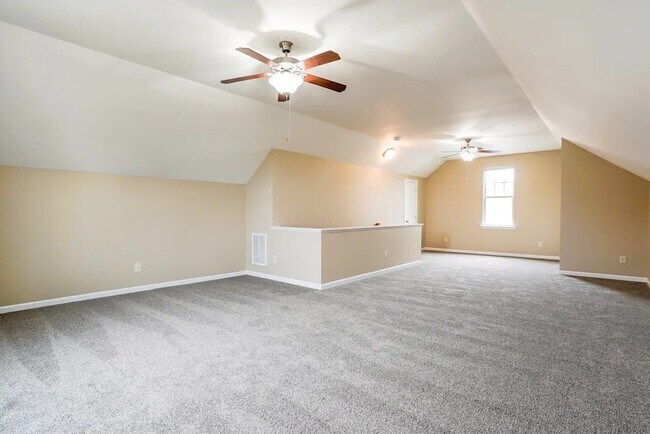 Building Photo - 65 Crest Cir