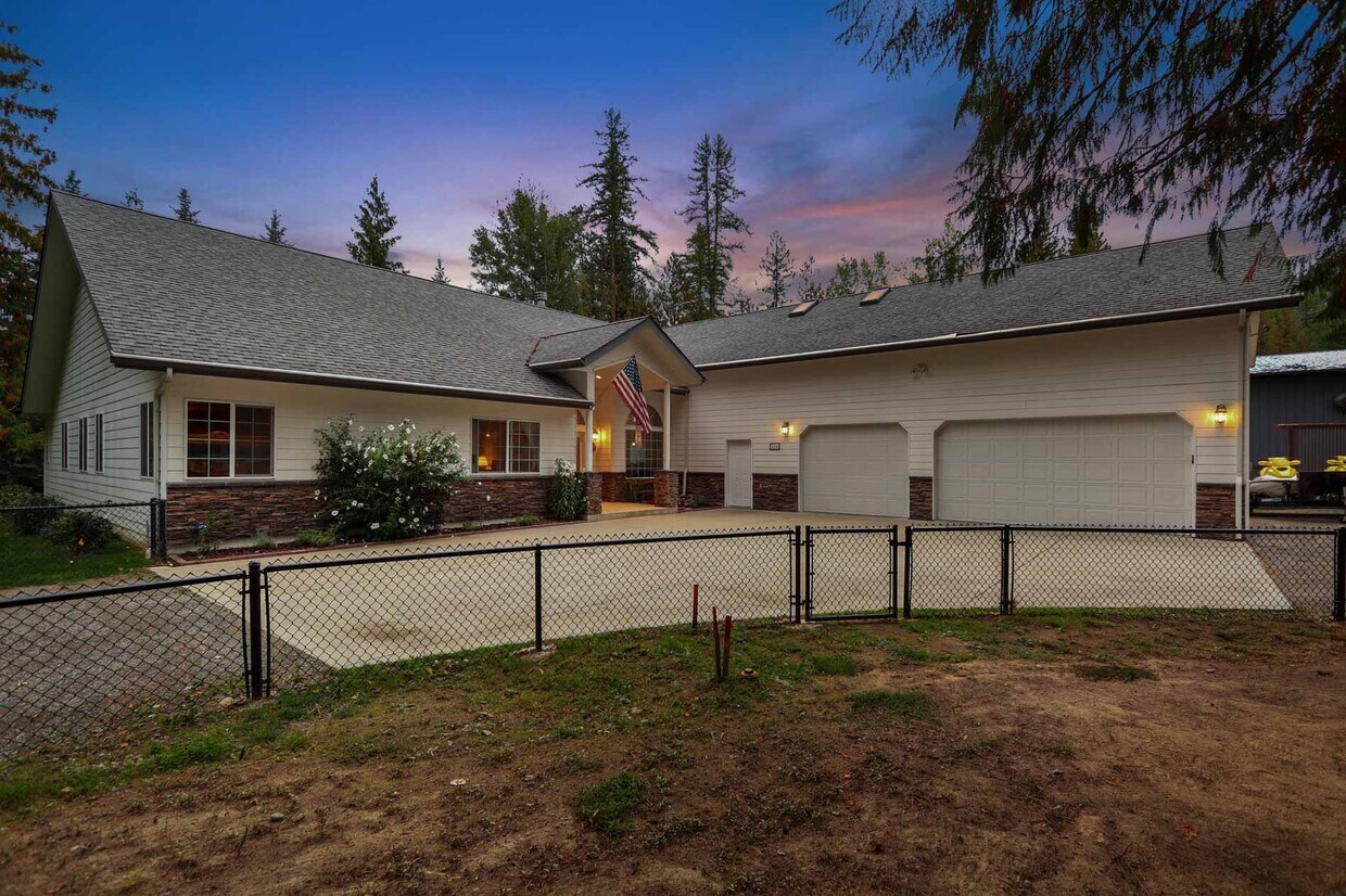 214 Birch Banks Rd, Sagle, ID 83860 House Rental in Sagle, ID