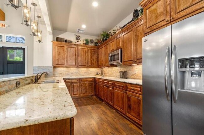 Foto del edificio - 9811 Laurel Lake Dr