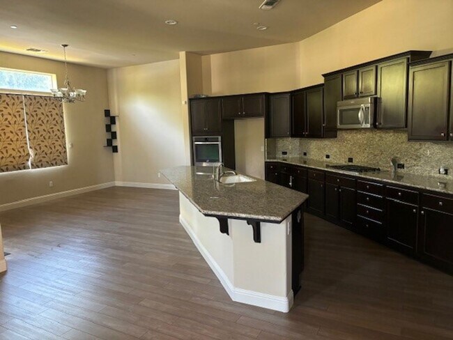 Foto del edificio - Move-In Ready: Elegant 4-Bedroom Home with Paid Solar in Gated Community