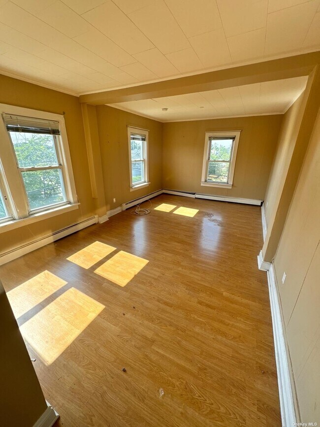 121 Sportsmans Ave, Freeport, NY 11520 Townhome Rentals in Freeport