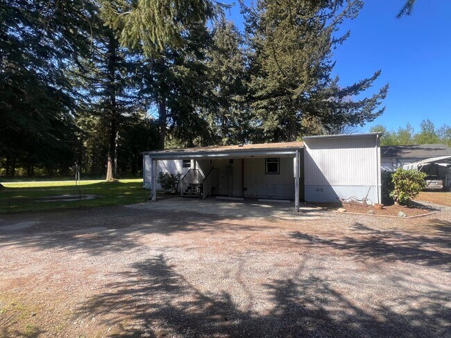 Foto del edificio - 2074.5 Willeys Lake Rd