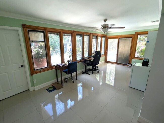 Foto del edificio - 2220 NE 37th St
