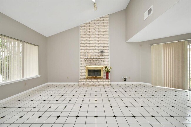 Foto del edificio - 6407 Briar Terrace Dr