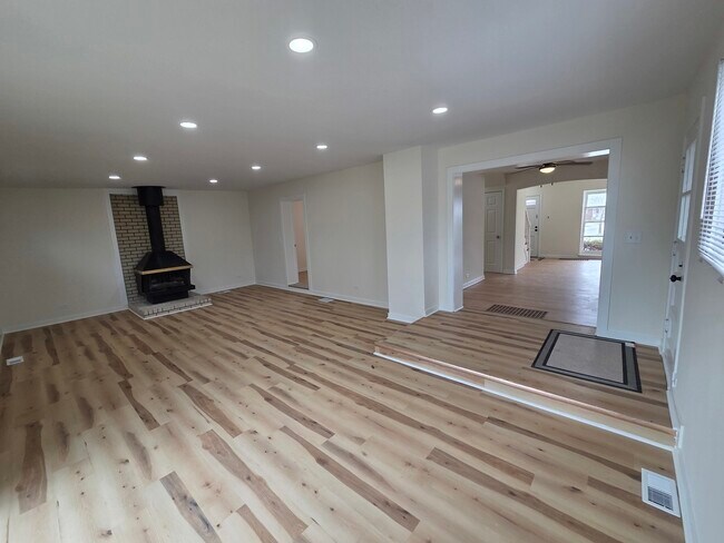 Foto del edificio - 2156 Downey Rd